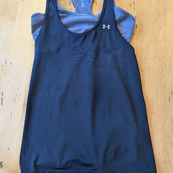 Under Armour athletic top with built in sports bra. Size M - Picture 2 of 5